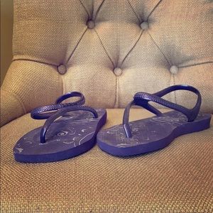 Havianas purple thong sandal with heel strap
